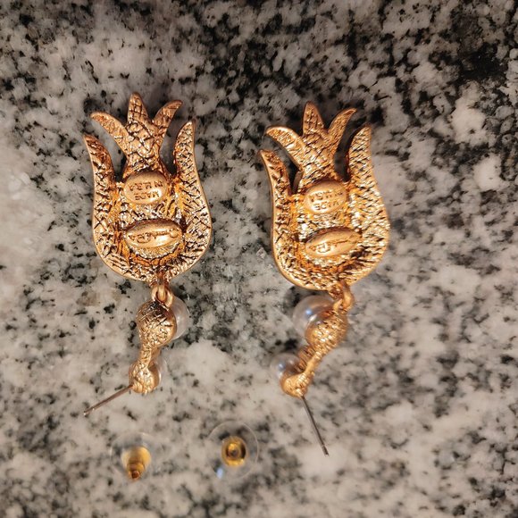 Oscar de la Renta Crystal Earrings (for pierced ears) Made in USA - Picture 9 of 16